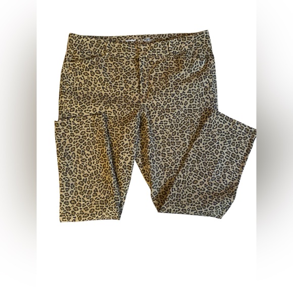 Old Navy Leopard Print High Rise Jeans - Picture 2 of 5